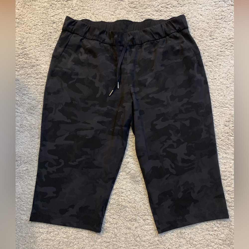 lululemon athletica Black Camo Capris